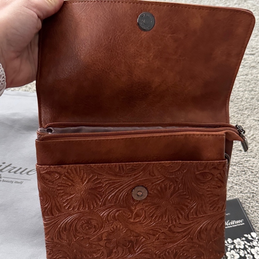 Floral Embossed Tan Crossbody Bag - Picture 4 of 8